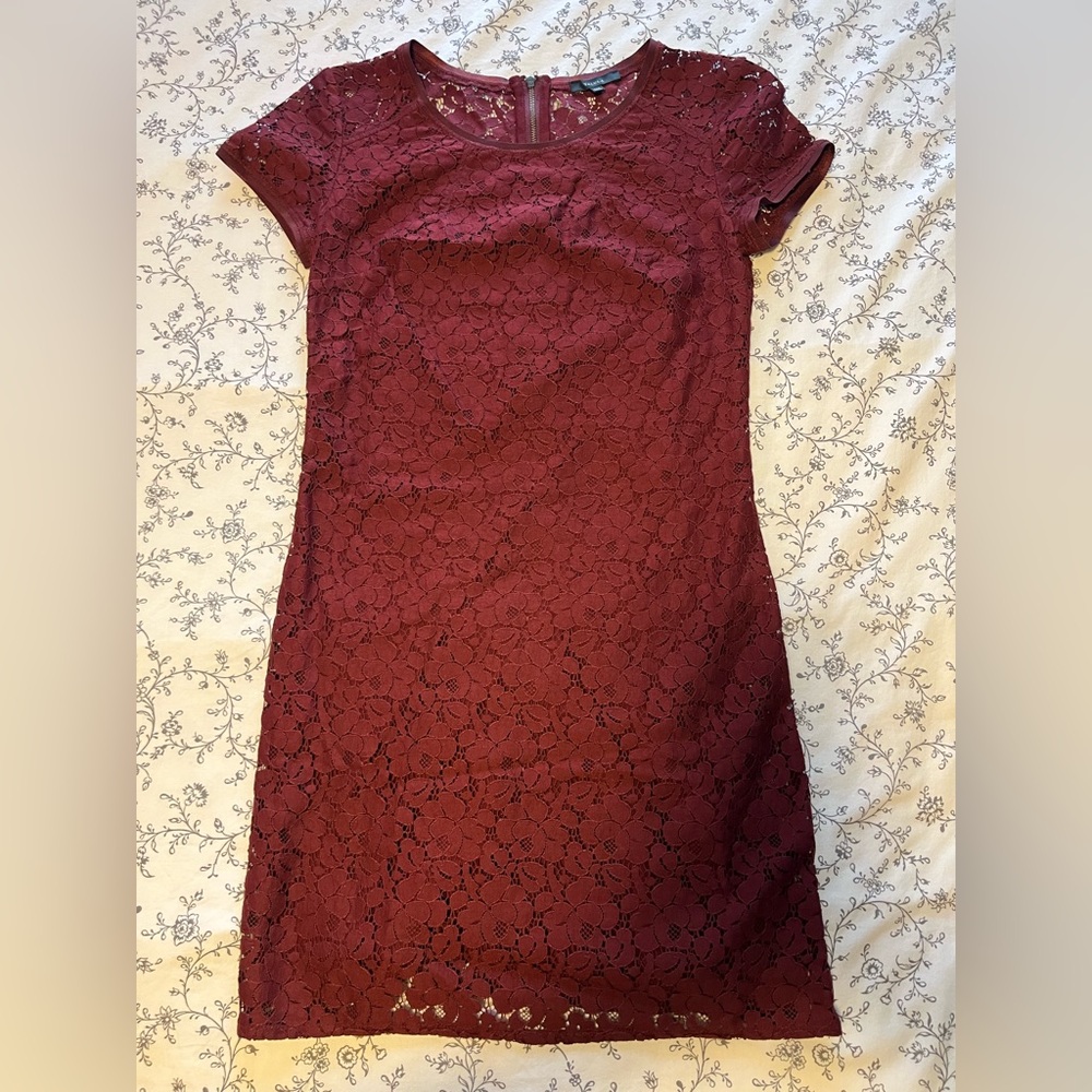 EUC ARITZIA - Talula Oji lace dress in Burgundy - Size XXS